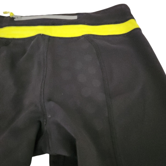 LULULEMON Run: Inspire Crop II black and yellow size 4 - Picture 8 of 14